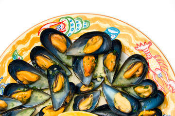 Fresh Boiled mussel with lemon,oil and parsley