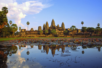 Naklejka premium Świątynia Angkor Wat o zachodzie słońca, Siem Reap, Kambodża.