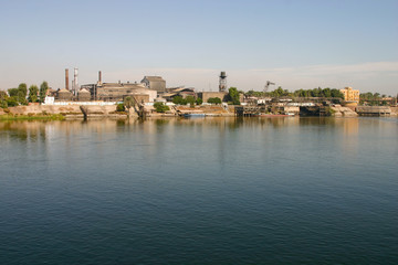 complexe industriel au bord du Nil