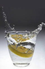 splashing lemon in soda