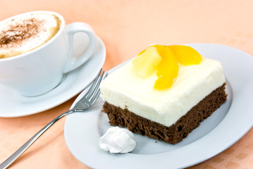 Schnitte mit Obst-Sahne-Pfirsich,Ananas