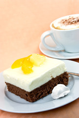 Schnitte mit Obst-Sahne-Pfirsich,Ananas