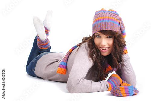 девушка брюнетка лицо зима перчатки бесплатно