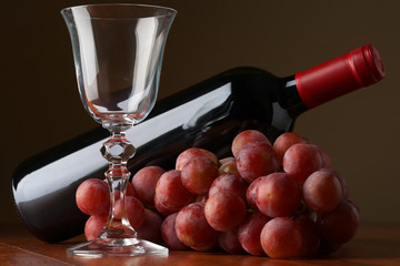 Bottle of wine and grapes.