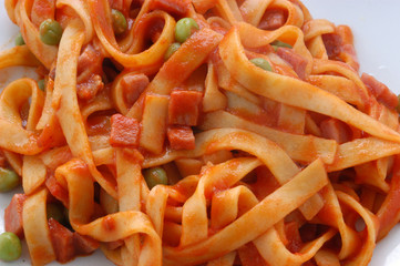 Tagliatelle ai piselli e prosciutto crudo Primi Emilia Romagna