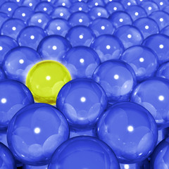 Bola amarilla con bolas azules