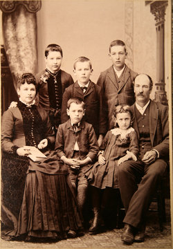 photograph,antique,retro,family