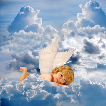 Petit angelot dans les nuages