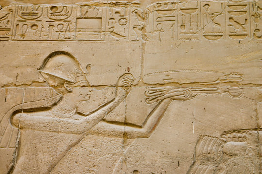 Hi&eacute;roglyphe du temple de karnak - encens