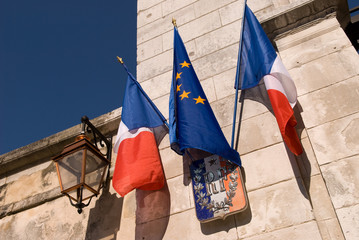 Drapeaux fran&ccedil;ais et europ&eacute;en