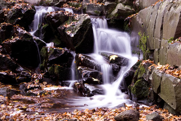 Fototapeta na wymiar Autumn stream