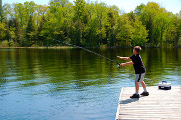 Fototapeta na wymiar Młody Boy Fishing