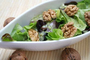 salat mit walnüsse