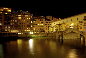 Fototapeta na wymiar Firenze: notturna sul Pontevecchio