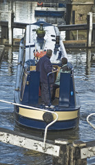 p&eacute;niche bleue passant &eacute;cluse