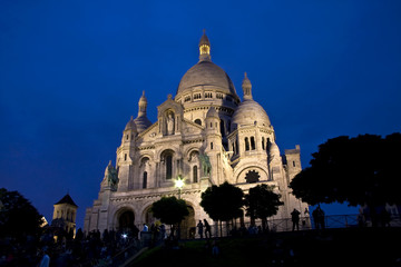 Fototapeta na wymiar Bazylika Najświętszego Serca - Montmartre - Paryż