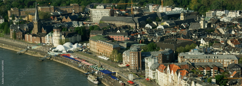 Sticker Düsseldorf am Rhein aus der Vogelperspektive