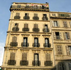 Fototapeta na wymiar Vieil immeuble marseillais, France.