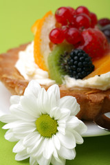 Cake with fresh fruits amd flower