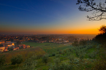 Obraz premium City watched from the hill