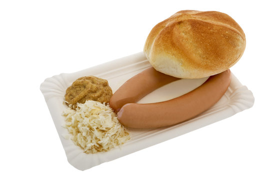 W&uuml;rstel mit Senf, Kren und Geb&auml;ck