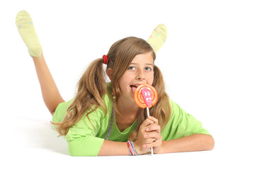 Jeune fille avec sucette