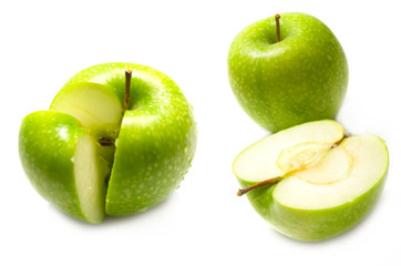 The ripe juicy green apples covered by drops of water.