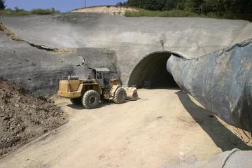 Fototapete Tunnel Tunneleinfahrt auf der Baustelle