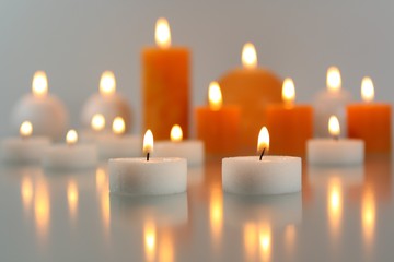Arrangement mit Kerzen
