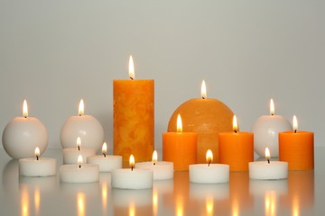 Arrangement mit Kerzen