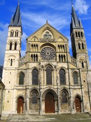 Fototapeta na wymiar Fasada Cathédrale de Reims