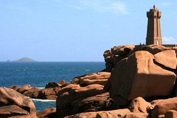 phare sur granit rose