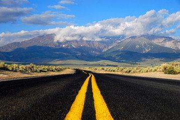 Fototapeta premium Road to the mountains