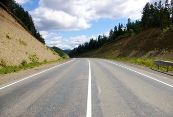 Medium of the road.White underbar band on freeway