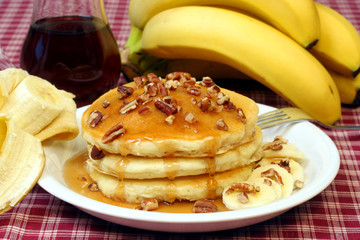 Pancakes with pecans and banana
