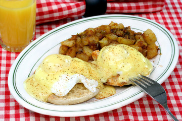 Eggs Benedict with Home Fries