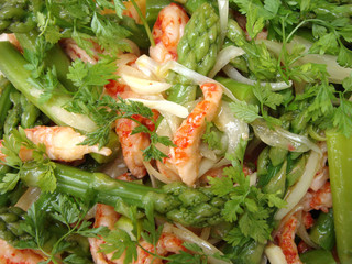 Spargelsalat mit Krebsen