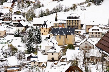 Village de Savoie sous la neige