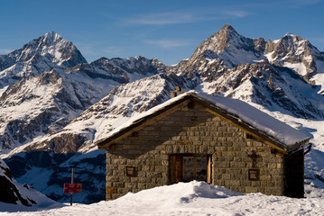 mountain hut - 10585353