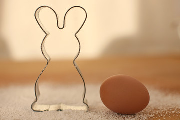 Osterhase mit Ei