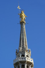 Fototapeta na wymiar Katedra w Mediolanie - Virgin Mary