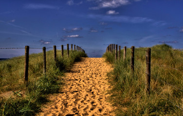 Fototapeta na wymiar sandy road toward beach