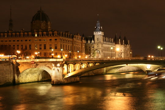 Fototapeta ile de la cité la nuit