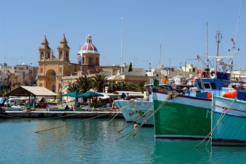 Obraz premium Malta łodzie rybackie w Marsaxlokk