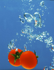 Obraz na płótnie Canvas vegetables in water