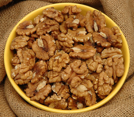 Obraz premium walnut in bowl