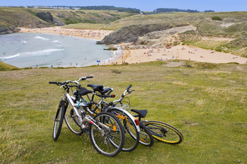 bretagne,belle-île,plage de donnant : vélos