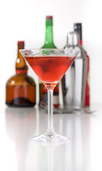 Manhattan vor Shaker und Zutaten