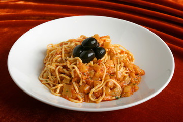 Paste with vegetable sauce and olives.