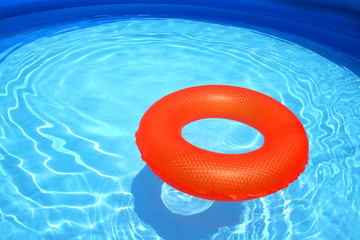 Inflatable ring floating on pool